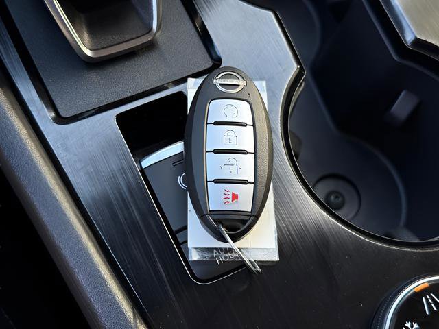 Used 2022 Nissan Rogue SV AWD/4WD image 11