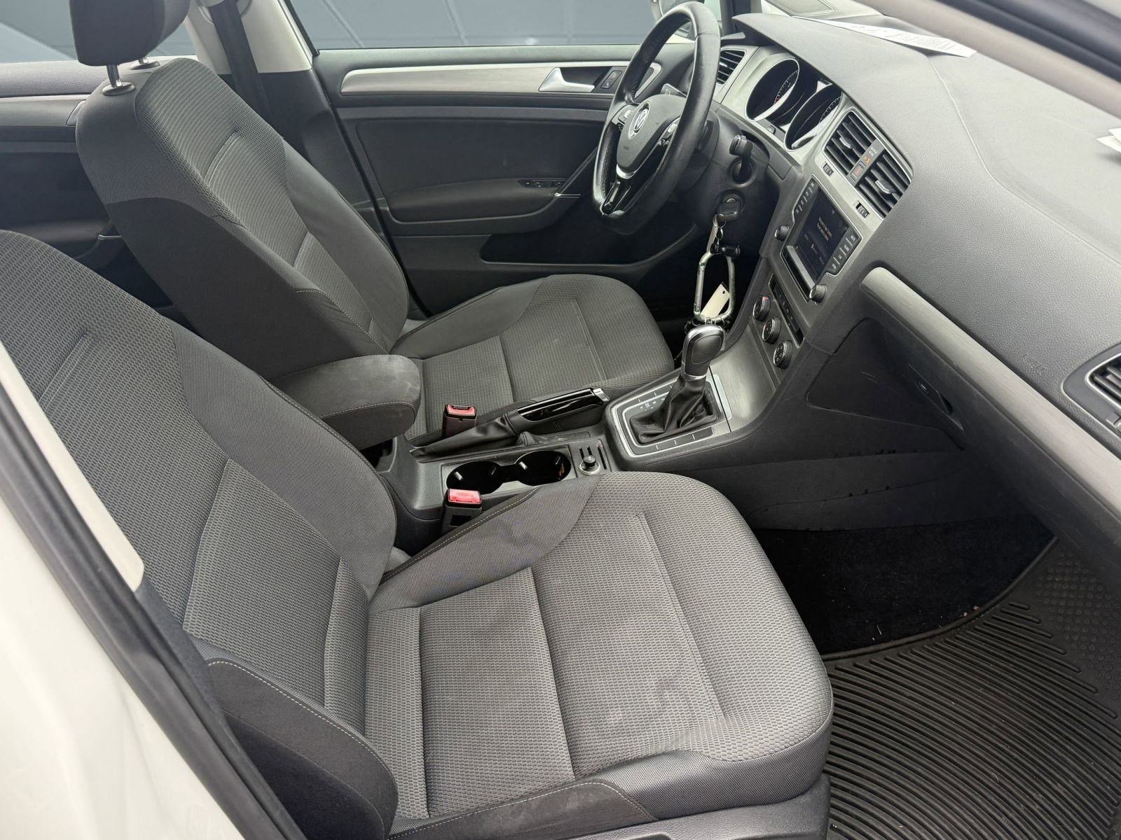 Used 2016 Volkswagen Golf S image 19