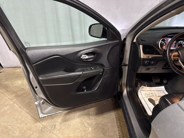 Used 2015 Jeep Cherokee Limited AWD/4WD image 2