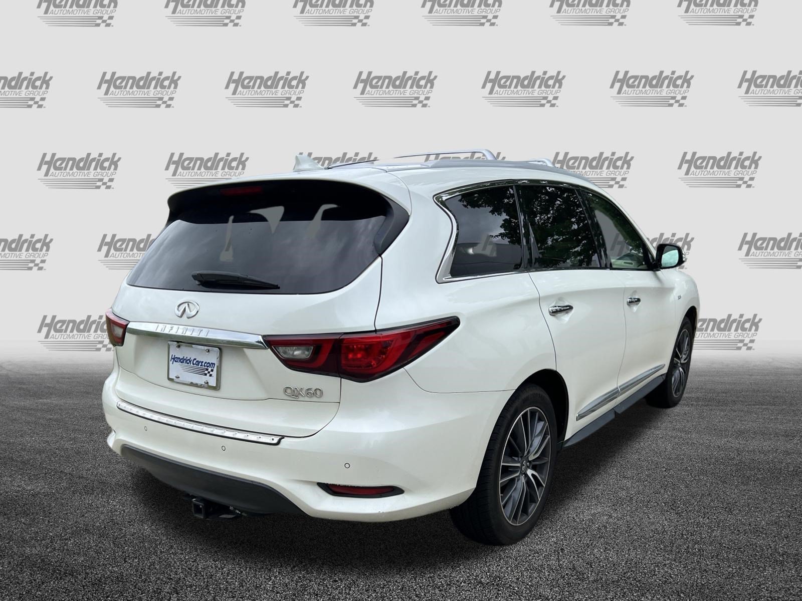 Used 2019 INFINITI QX60 Luxe w/ Sensory Package FWD image 10