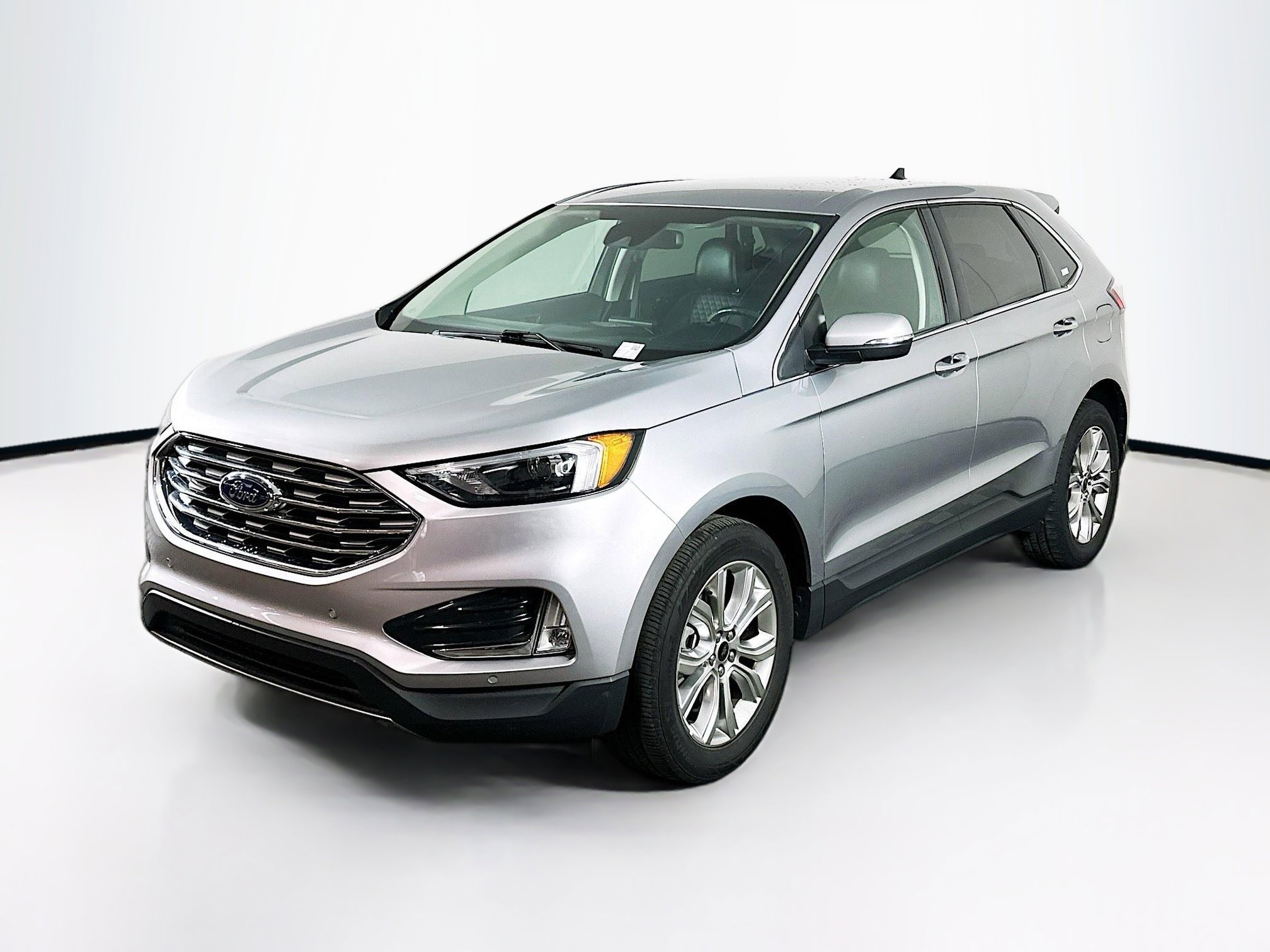 Used 2024 Ford Edge Titanium image 3