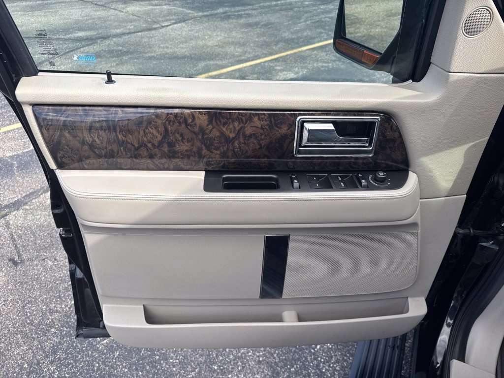 Used 2016 Lincoln Navigator Select AWD/4WD image 26