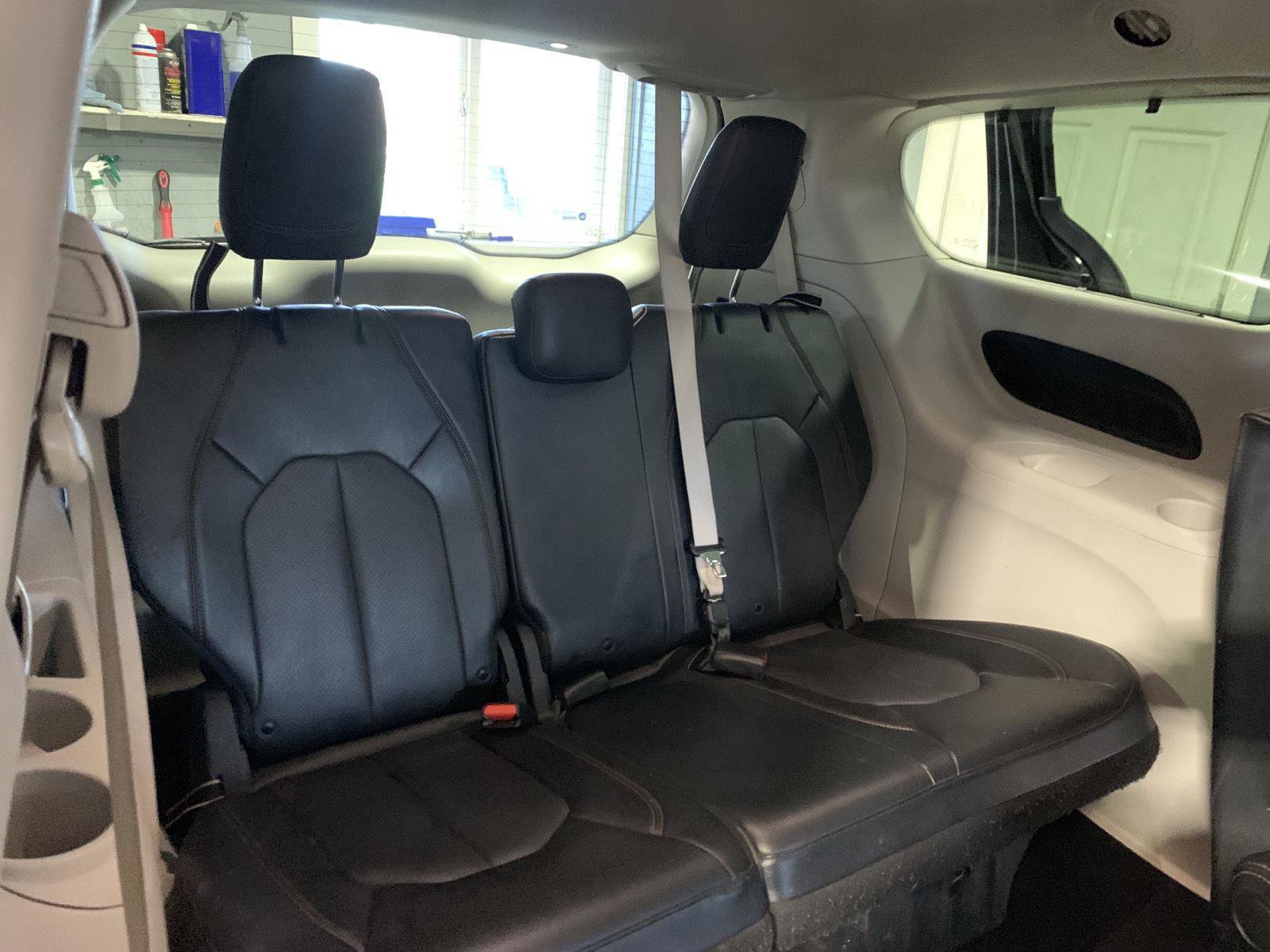 Used 2020 Chrysler Pacifica Touring-L Plus image 38