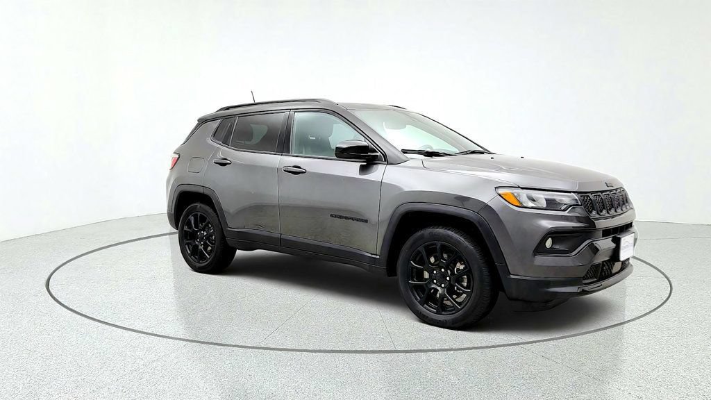 Used 2023 Jeep Compass Latitude w/ Sun and Sound Group AWD/4WD image 3