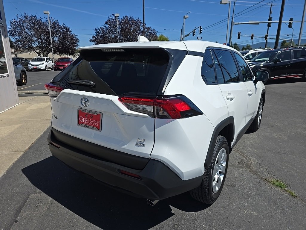 Used 2022 Toyota RAV4 LE image 7