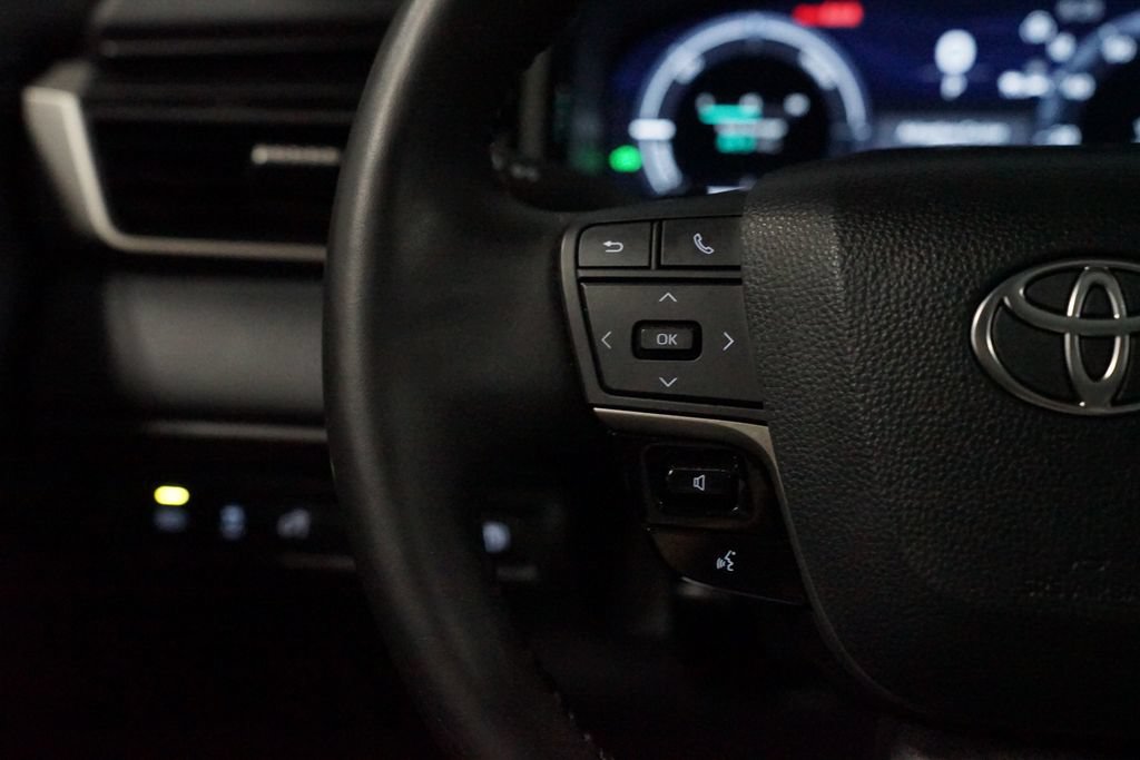Used 2025 Toyota Camry XSE FWD image 14