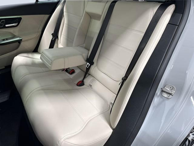 Used 2025 Mercedes-Benz C 300 4MATIC Sedan image 16