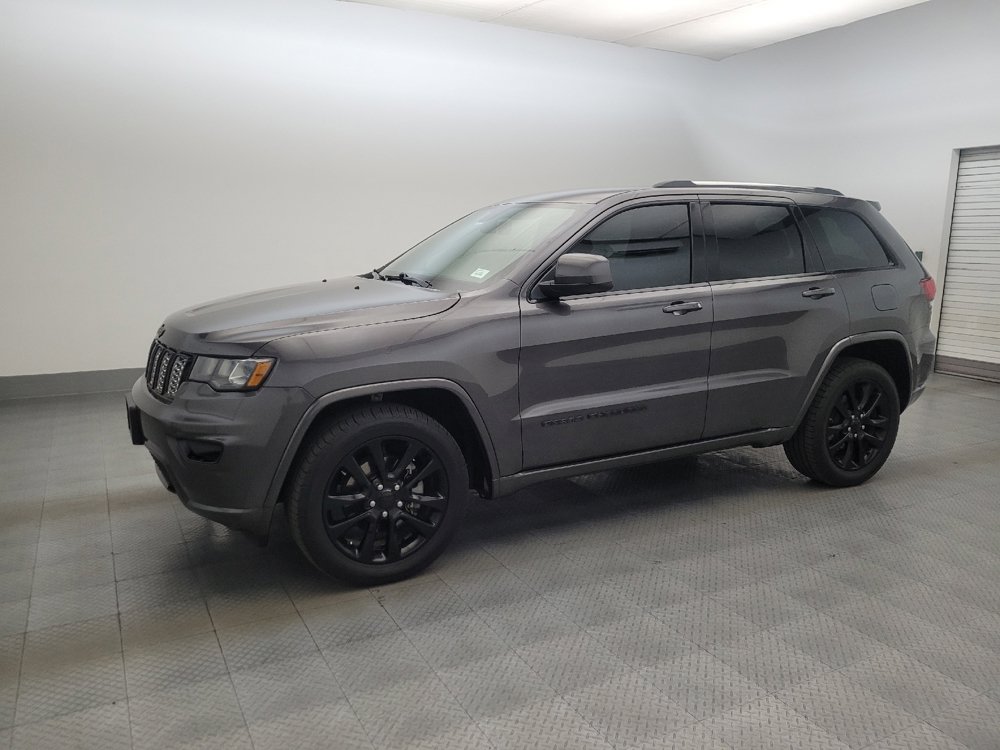 Used 2018 Jeep Grand Cherokee Altitude RWD image 2