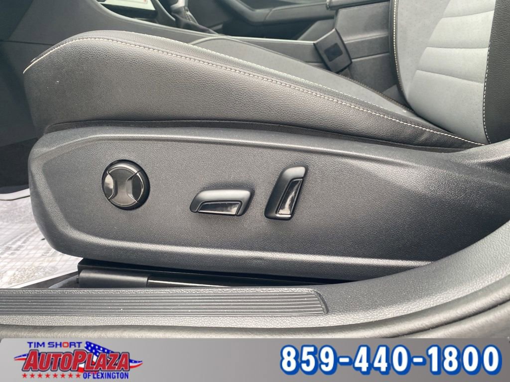 Used 2025 Volkswagen Jetta SE image 31