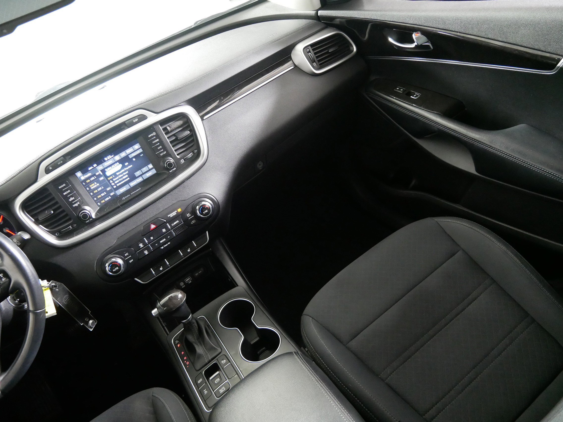 Used 2017 Kia Sorento LX w/ LX V6 Convenience Package image 11