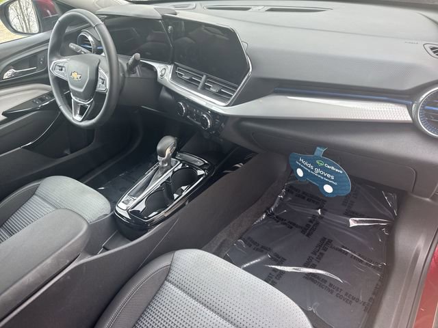 Certified 2025 Chevrolet Trax LT w/ LT Convenience Package image 29