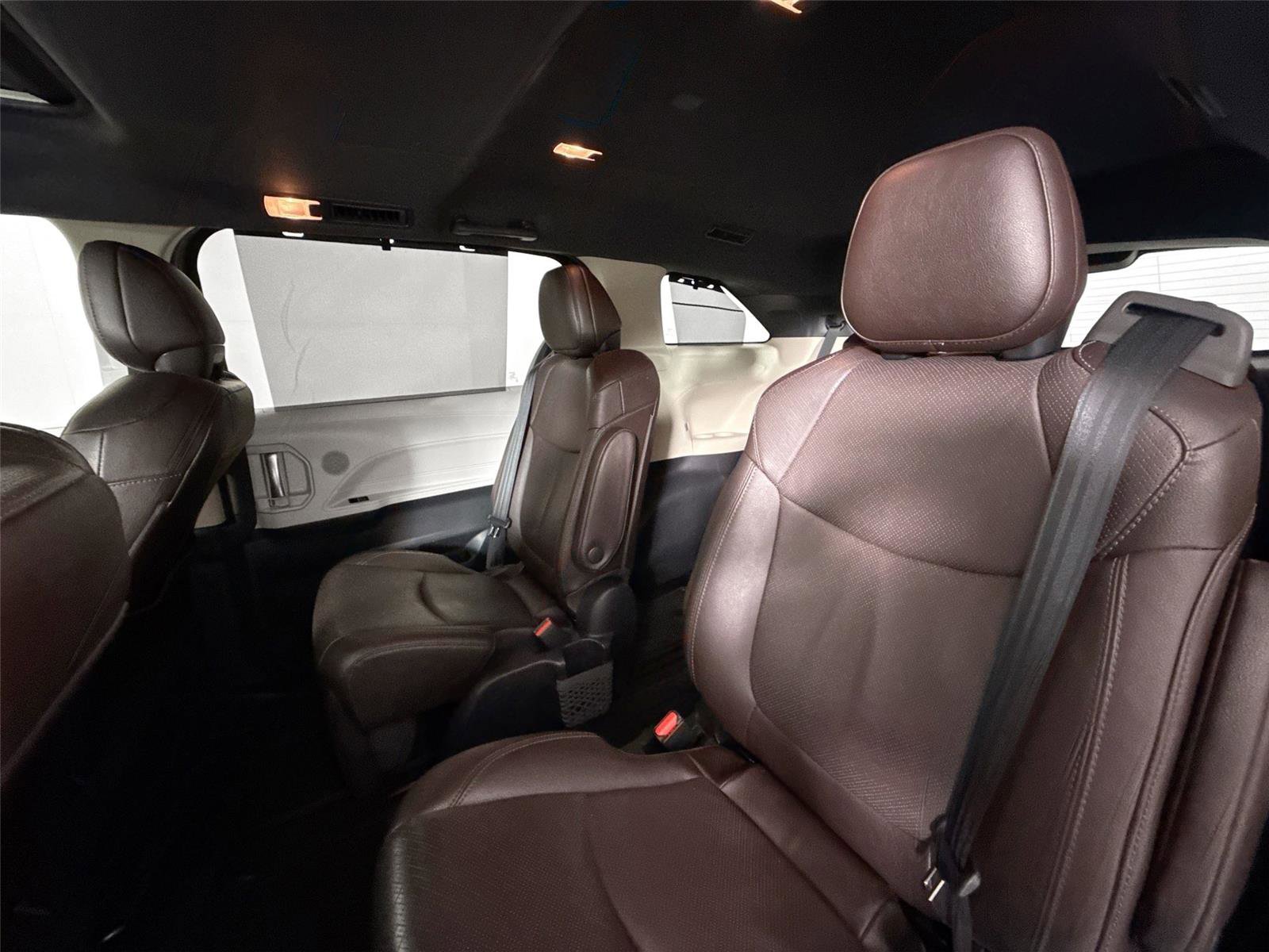 Certified 2021 Toyota Sienna Platinum image 32