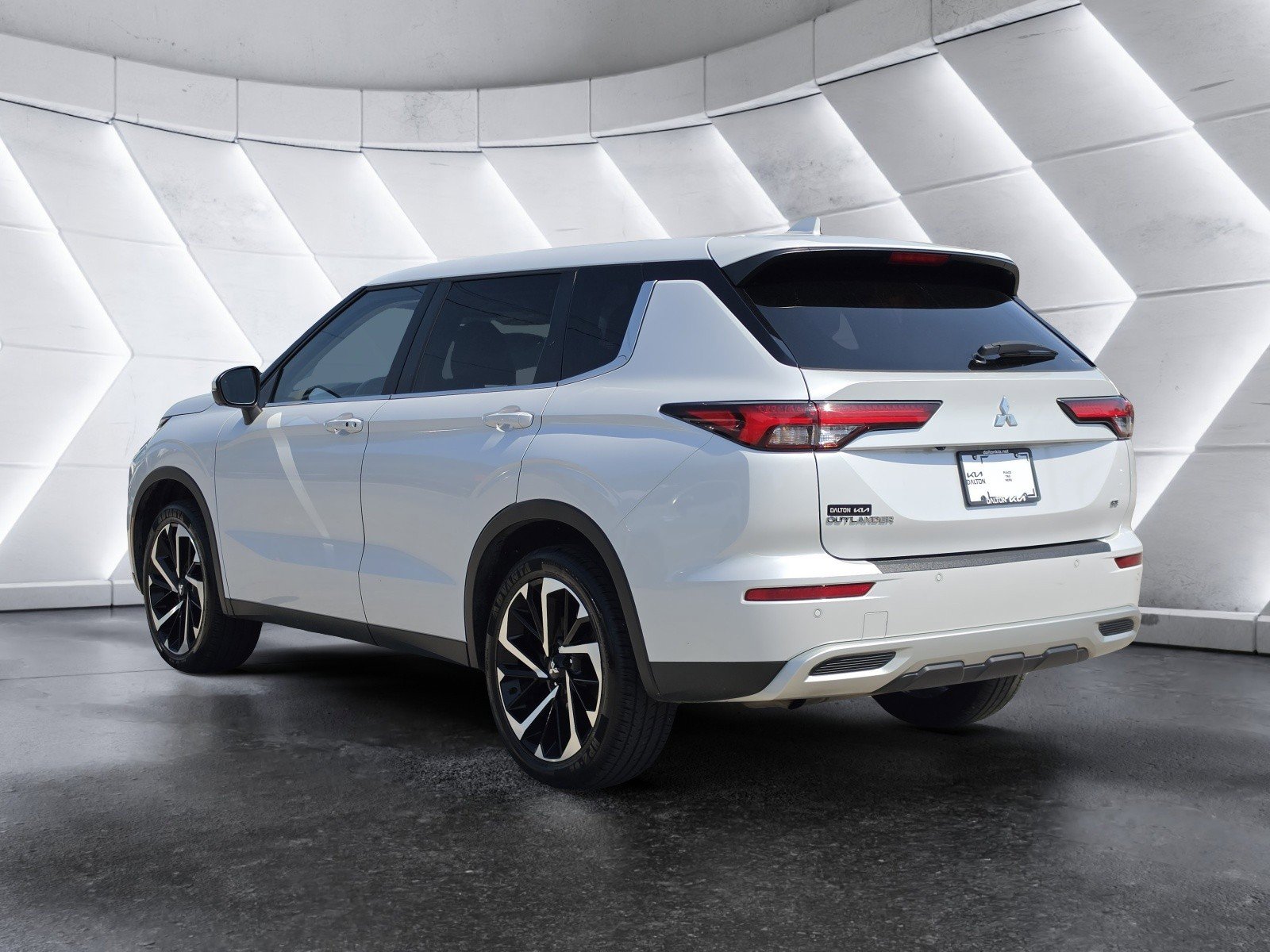 Used 2024 Mitsubishi Outlander SE image 5