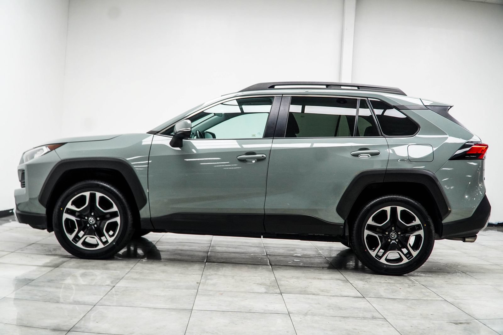 Used 2020 Toyota RAV4 Adventure w/ Convenience Package AWD/4WD image 10