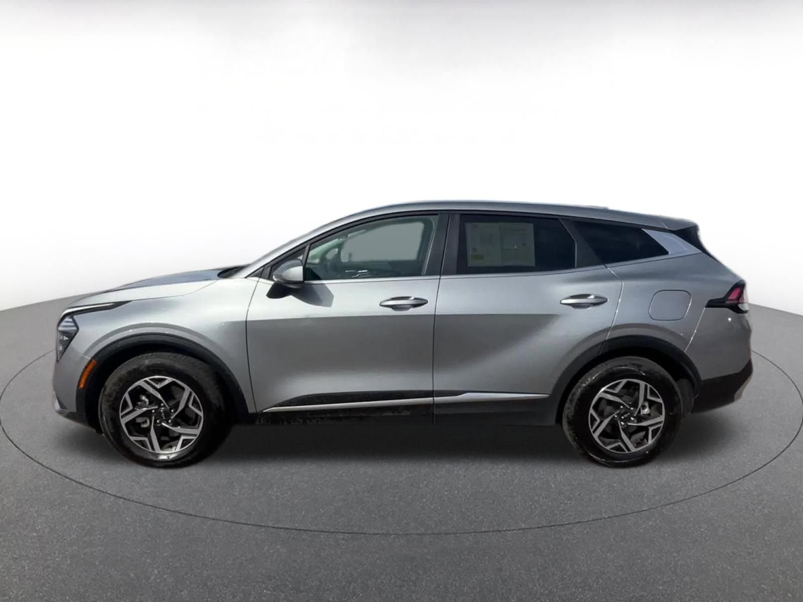 Used 2025 Kia Sportage LX FWD image 9