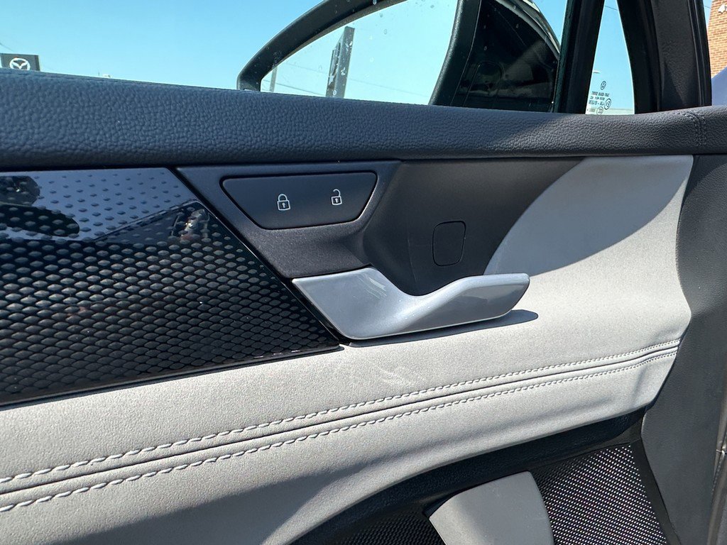 New 2025 Volkswagen Tiguan SE R-Line image 18