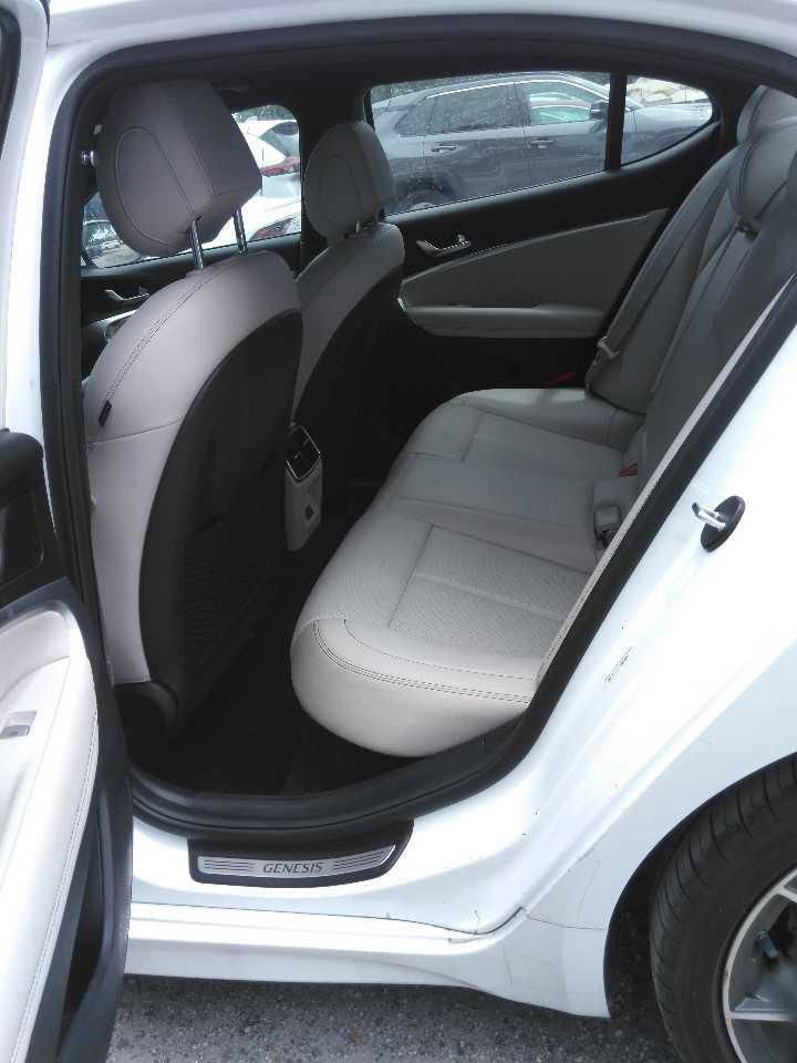 Used 2025 Genesis G70 2.5T image 11