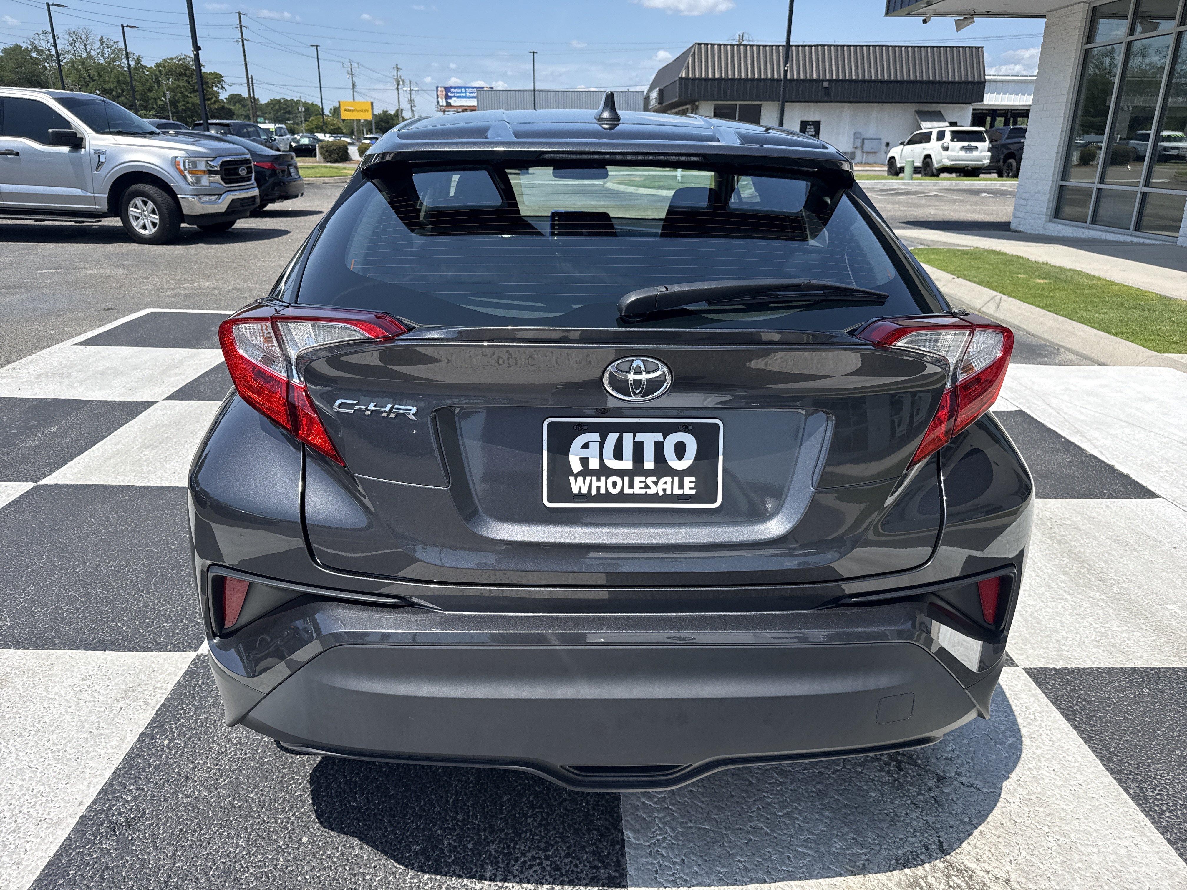 Used 2022 Toyota C-HR XLE FWD image 4