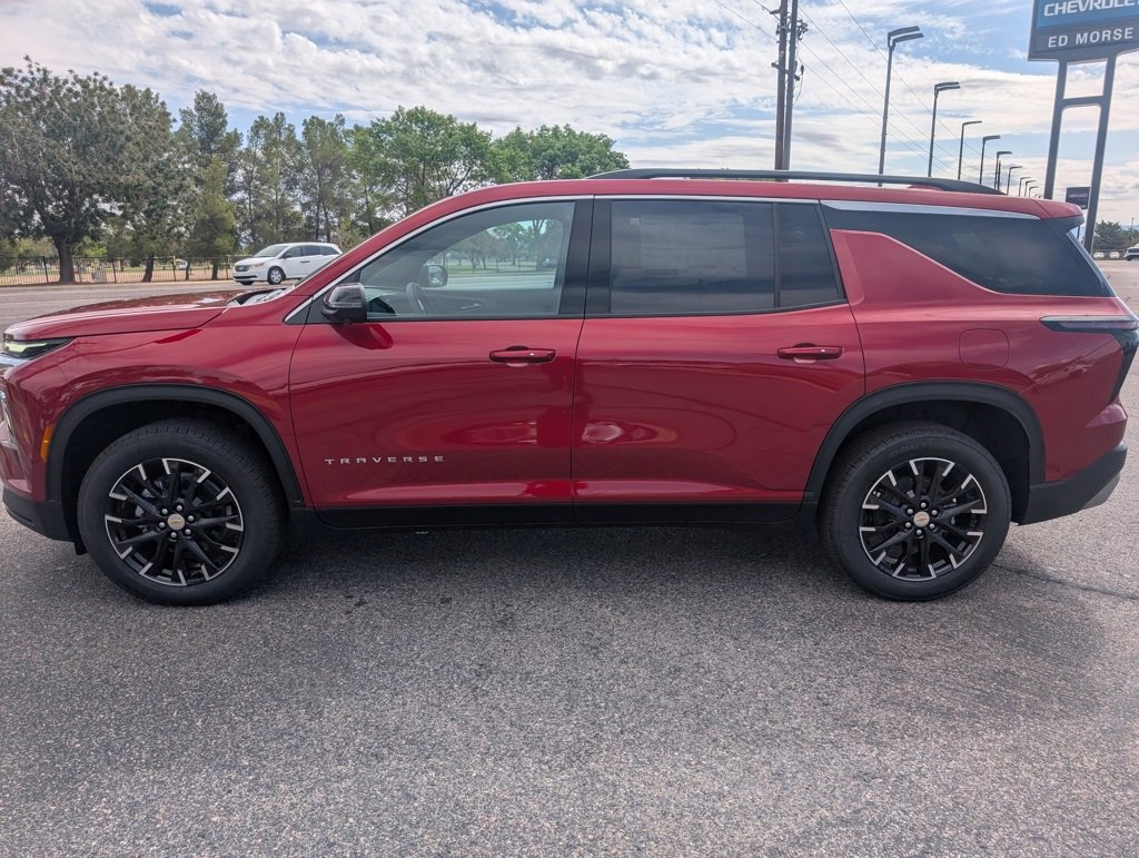 New 2025 Chevrolet Traverse LT w/ Sun and Wheel Package image 2