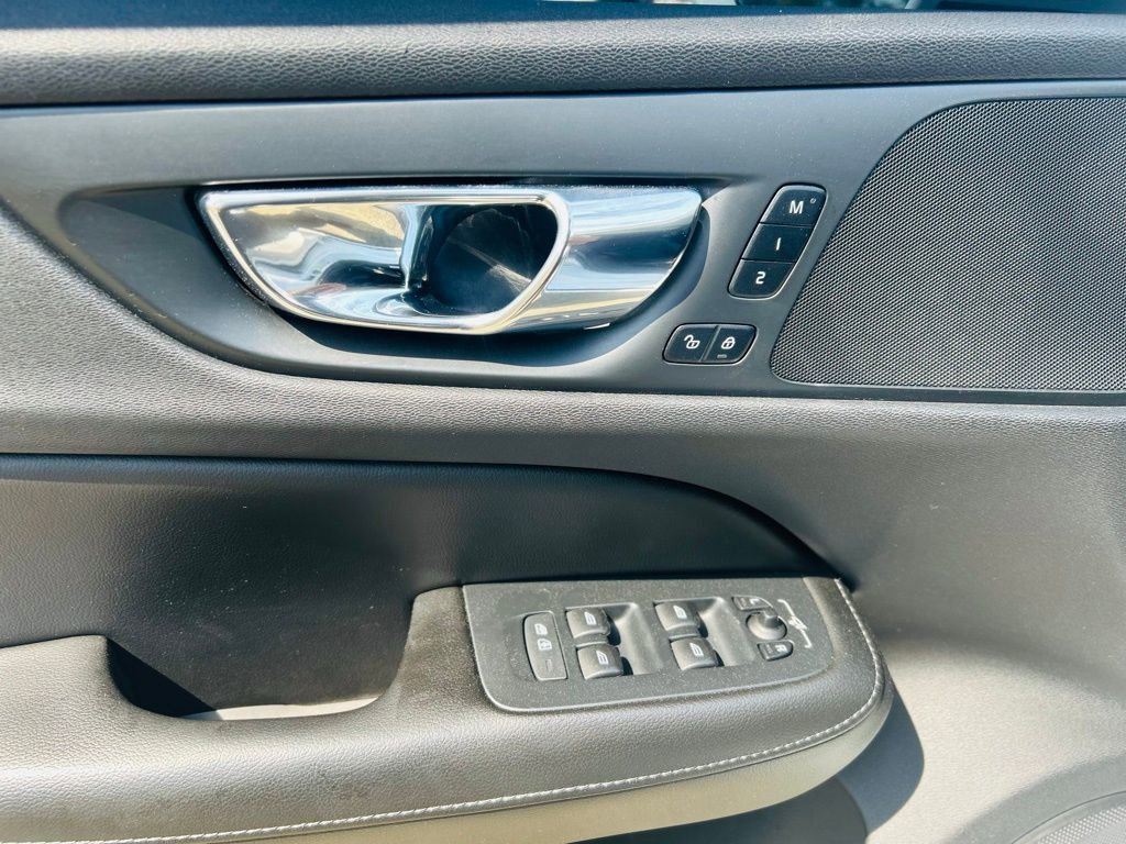 Used 2020 Volvo S60 T5 Momentum image 21