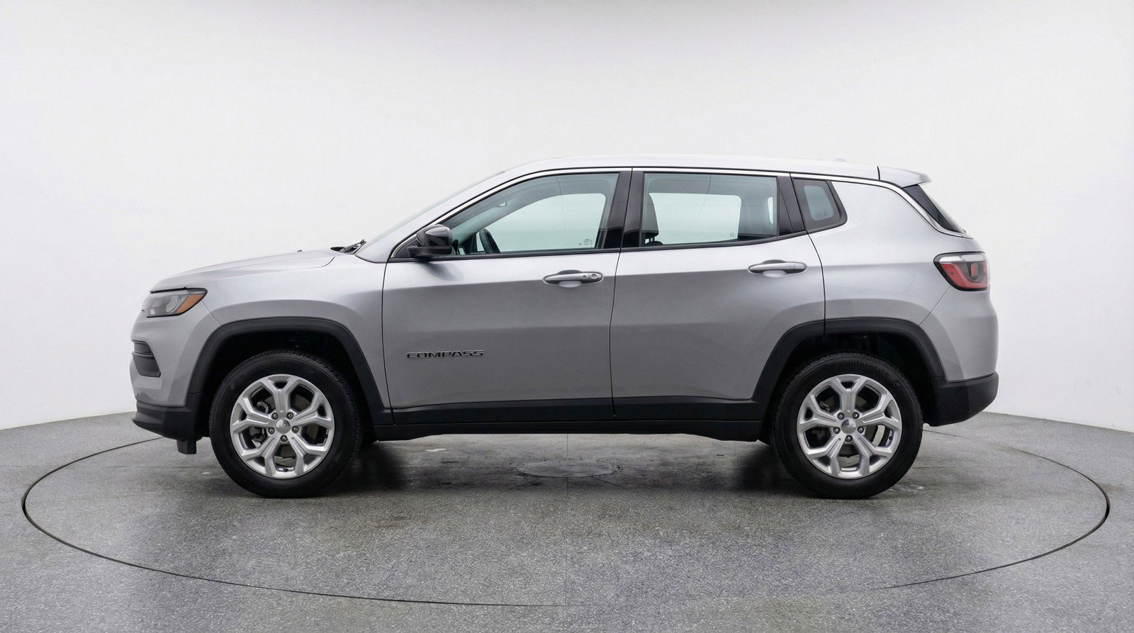 Used 2025 Jeep Compass Latitude image 3