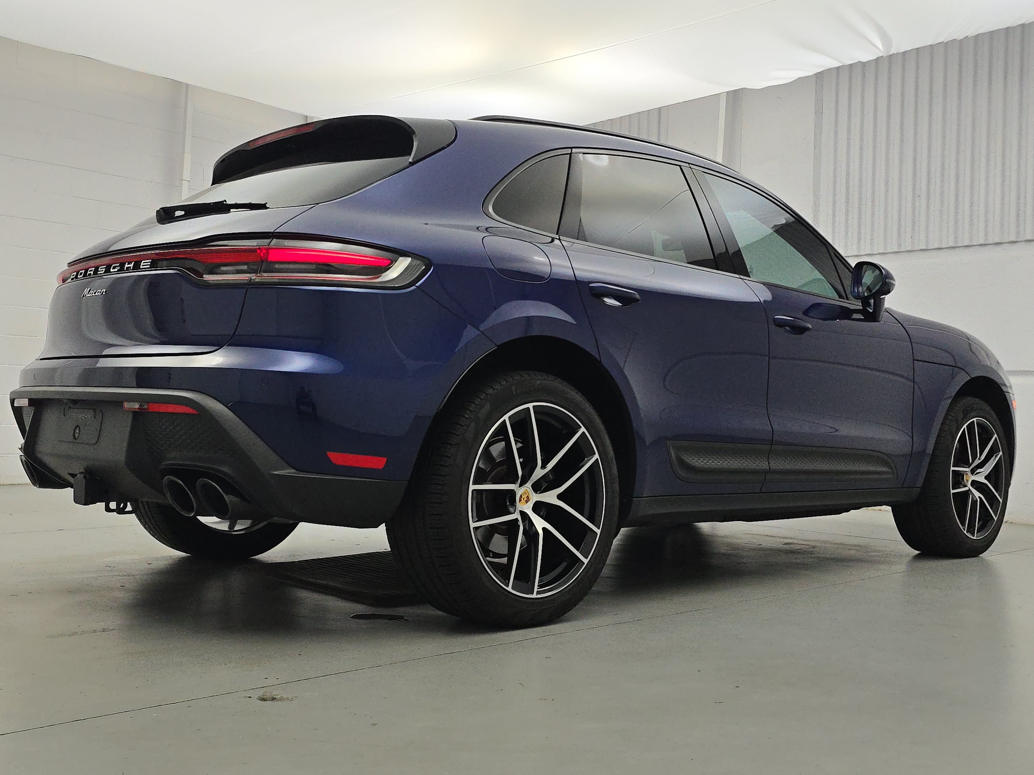 Certified 2024 Porsche Macan AWD/4WD image 7