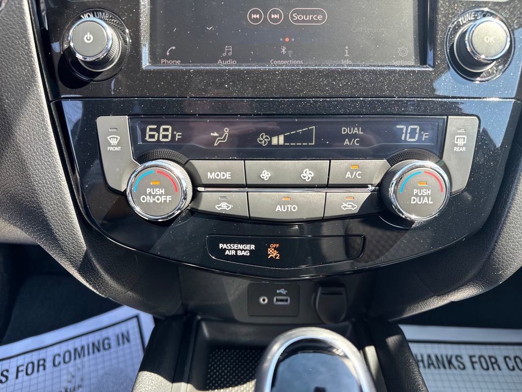 Used 2020 Nissan Rogue SV image 35