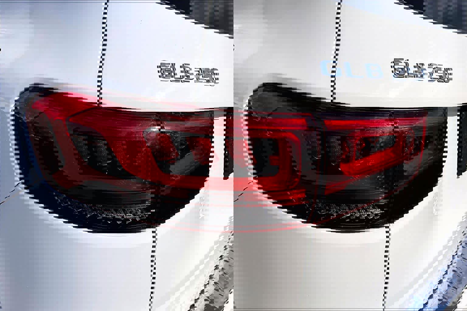 Used 2020 Mercedes-Benz GLB 250 GLB 250 w/ Premium Package image 29