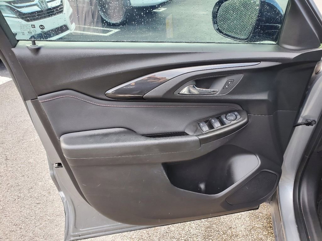 Used 2023 Chevrolet TrailBlazer RS image 12