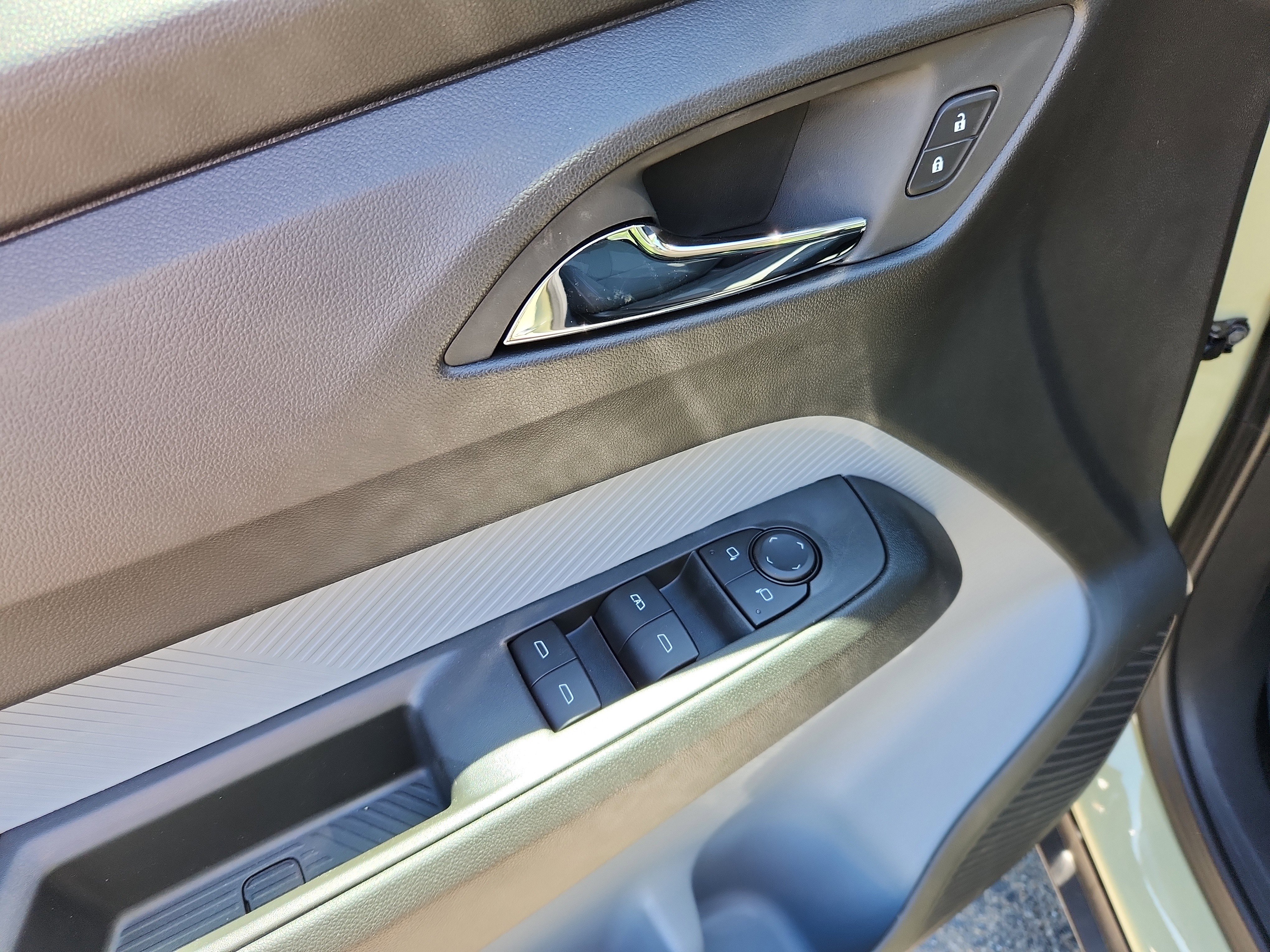 New 2027 Chevrolet Bolt LT w/ Comfort Package FWD image 8