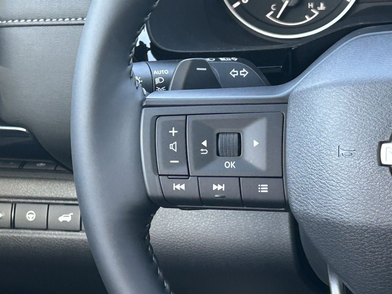 New 2026 Nissan Pathfinder SV FWD image 27