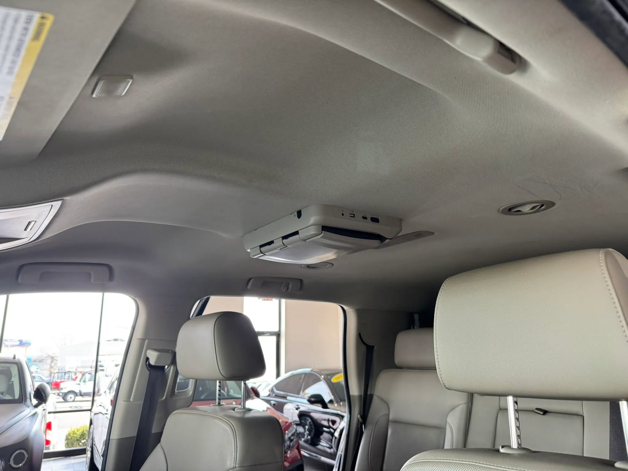 Used 2017 GMC Yukon SLT AWD/4WD image 9