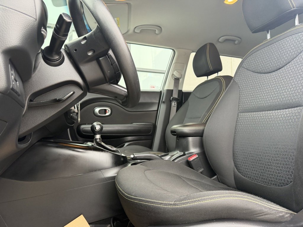 Used 2016 Kia Soul + image 11
