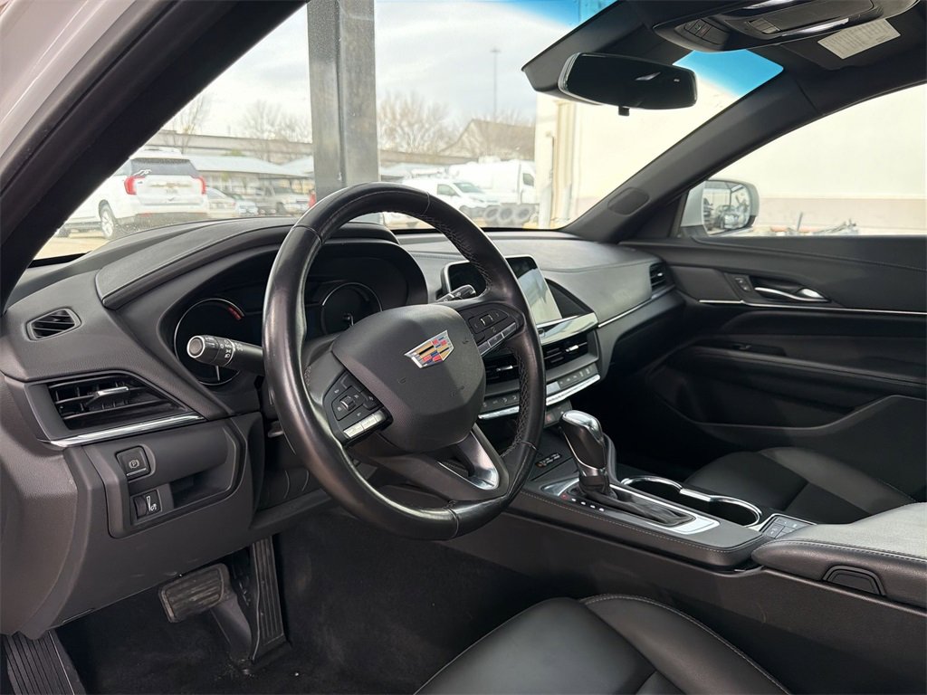 Used 2024 Cadillac CT4 Luxury image 2
