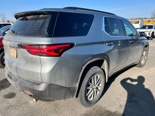 Used 2023 Chevrolet Traverse LT image 3