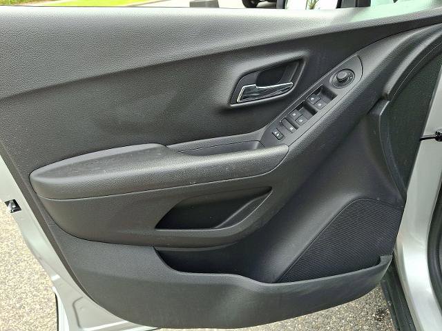 Used 2020 Chevrolet Trax LT w/ LT Convenience Package AWD/4WD image 14