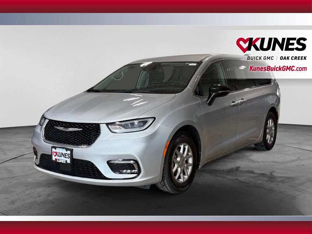 Used 2024 Chrysler Pacifica Touring-L FWD image 5
