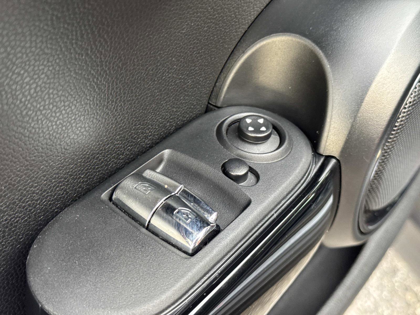 Used 2018 MINI Cooper S image 13