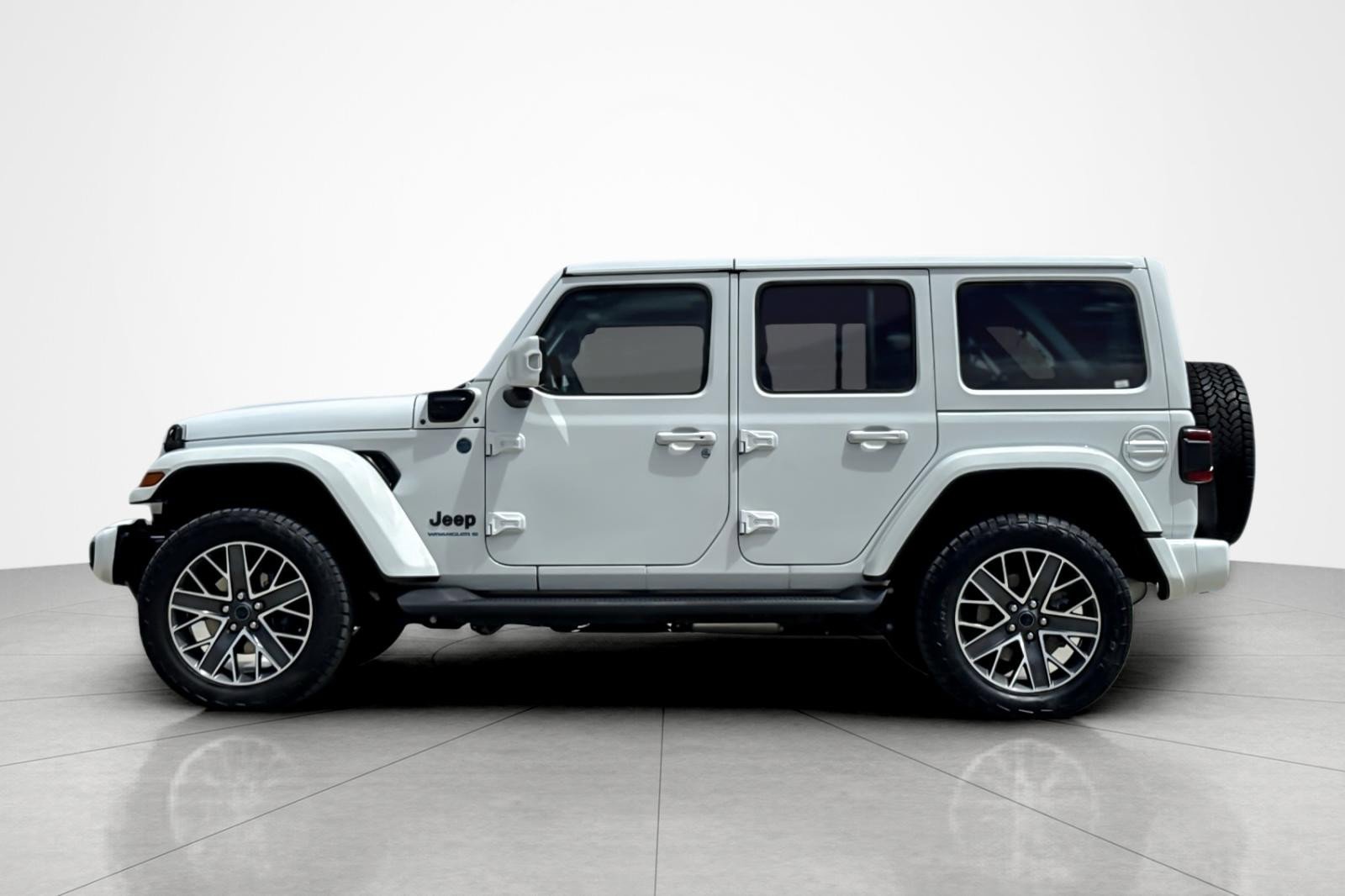 Used 2024 Jeep Wrangler High Altitude AWD/4WD image 2