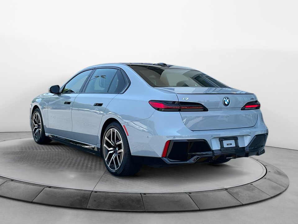 Certified 2024 BMW i7 eDrive50 w/ M Sport Package RWD image 5