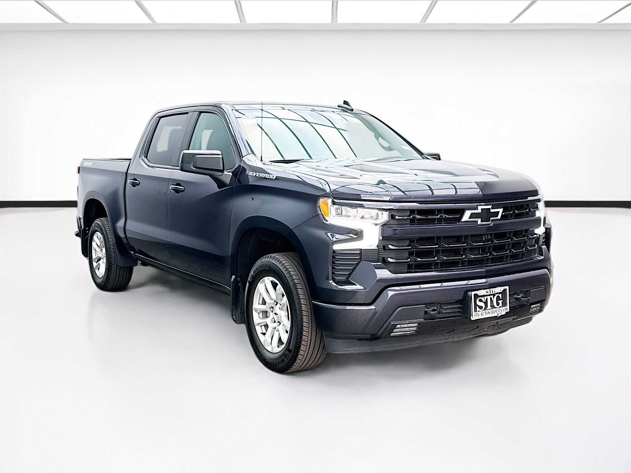 Used 2024 Chevrolet Silverado 1500 RST w/ Convenience Package II AWD/4WD image 3