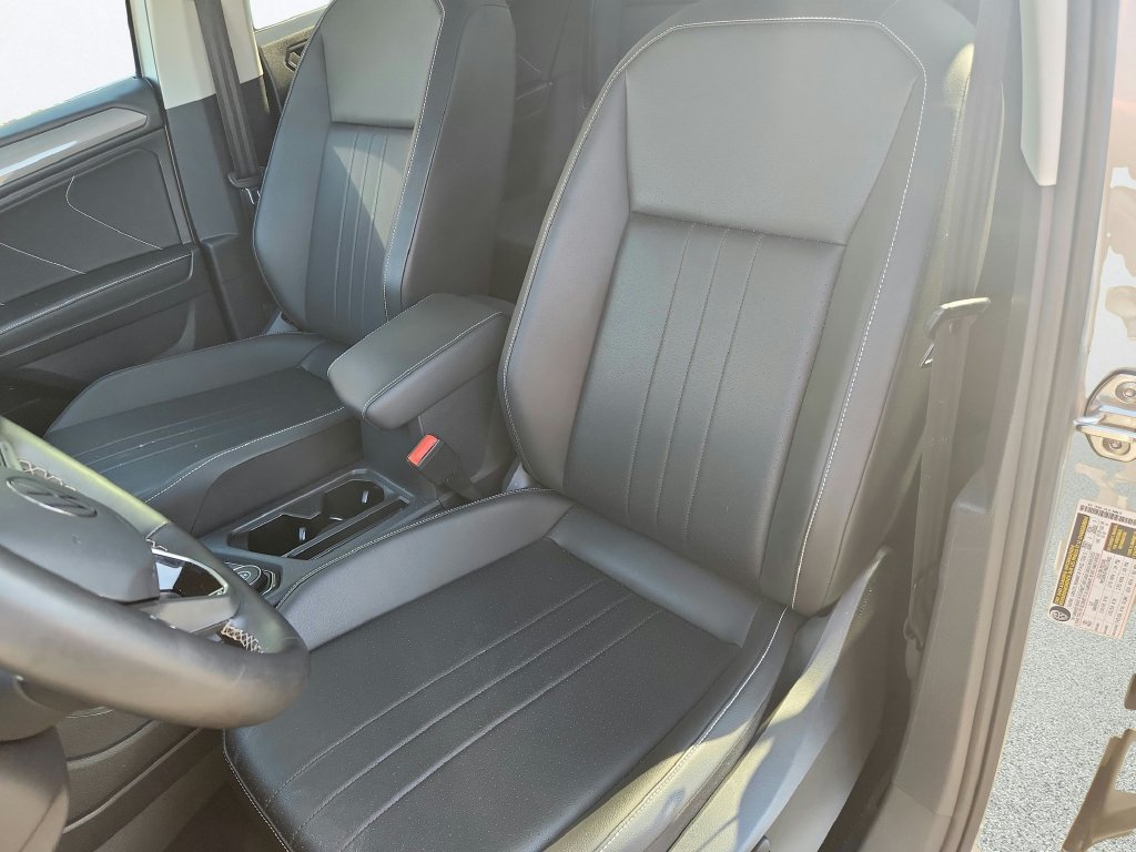 Certified 2023 Volkswagen Tiguan SE w/ Panoramic Sunroof Package AWD/4WD image 11