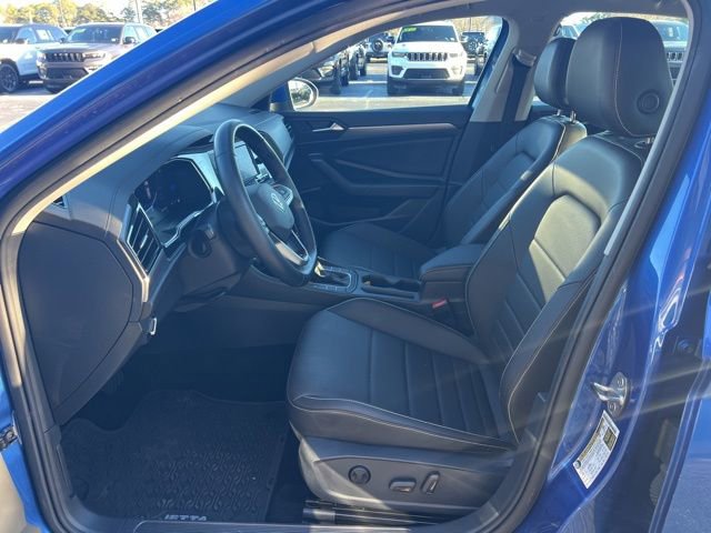 Used 2023 Volkswagen Jetta SE image 7