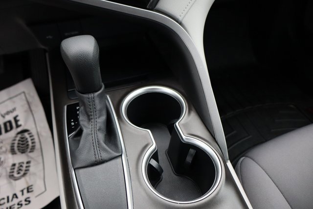 Used 2021 Toyota Camry LE image 19