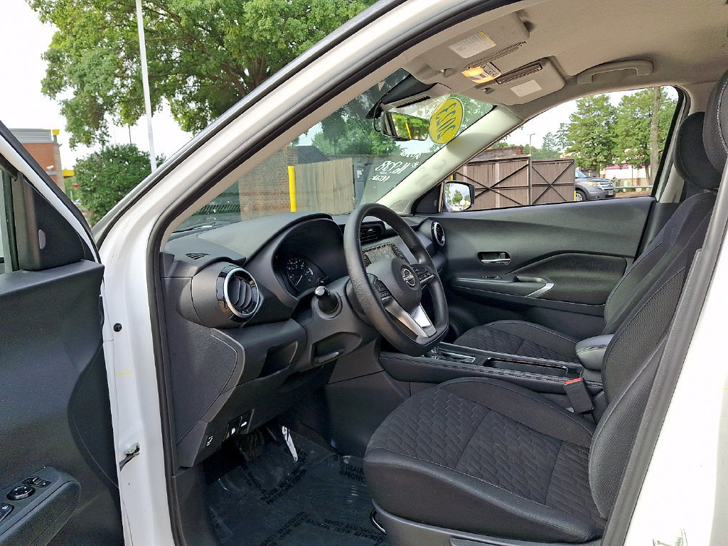 Used 2023 Nissan Kicks SV w/ Interior Electronics Package FWD image 13