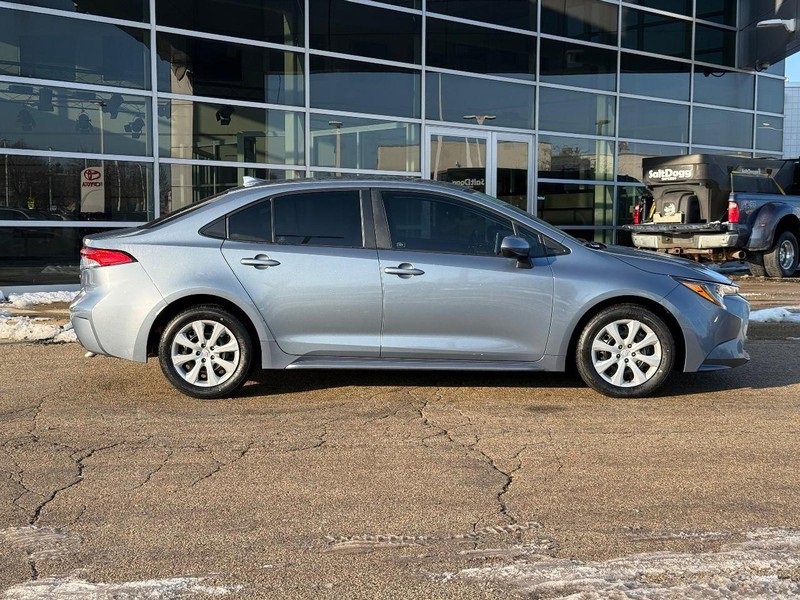 Used 2021 Toyota Corolla LE w/ Carpet Mat Package (TMS) image 2