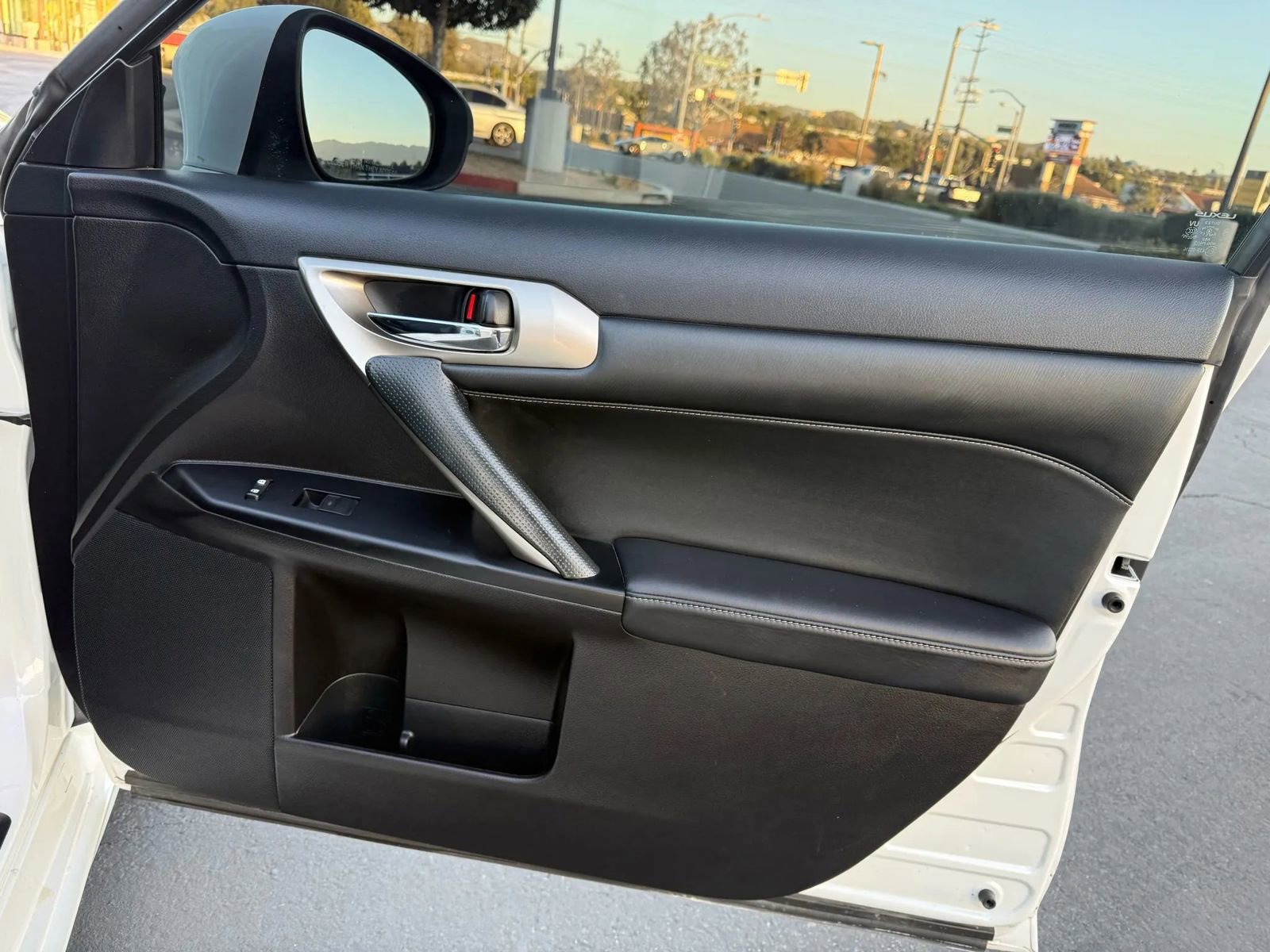 Used 2014 Lexus CT 200h Premium image 32