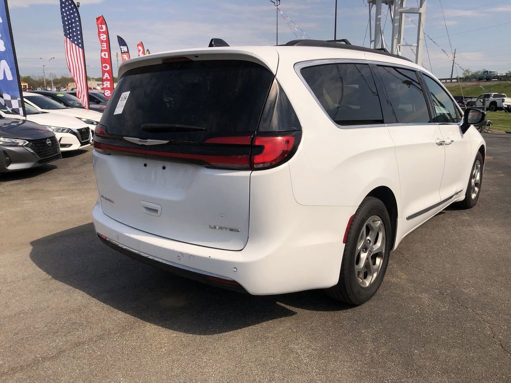 Used 2023 Chrysler Pacifica Limited FWD image 13