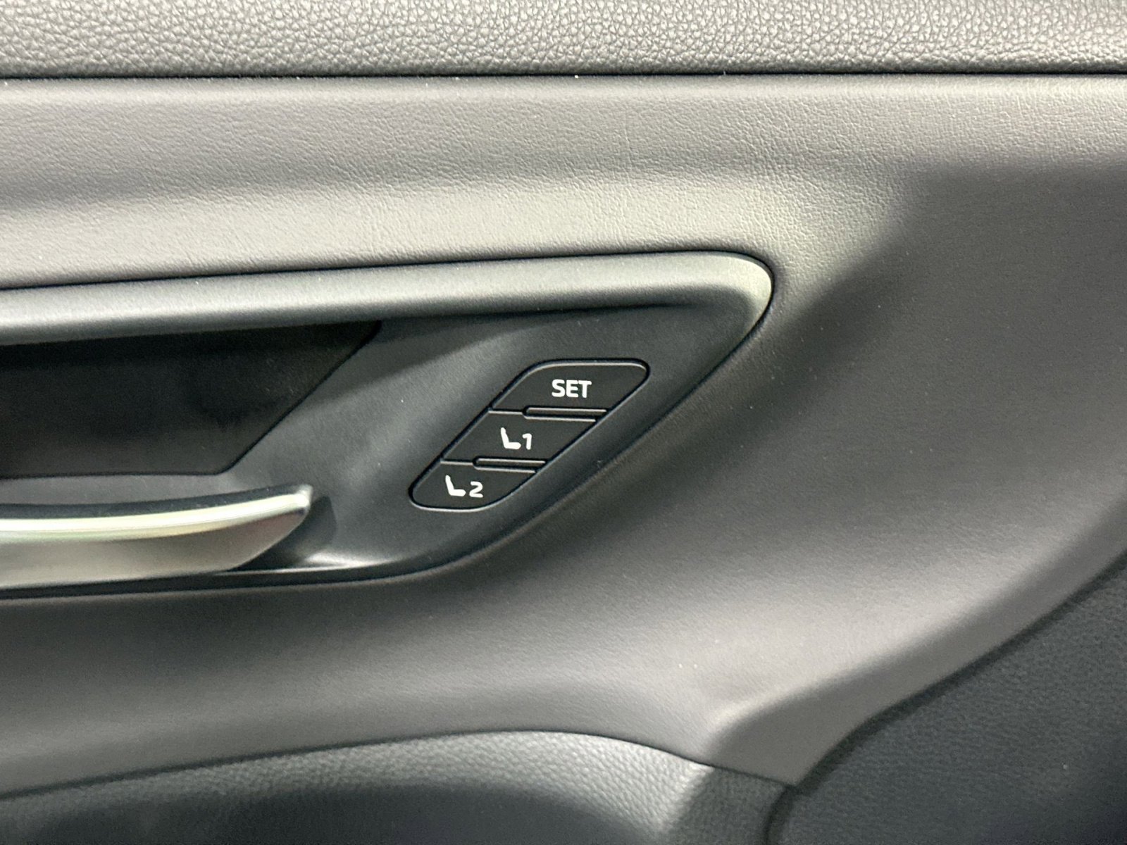 Used 2023 Toyota Crown Platinum image 17