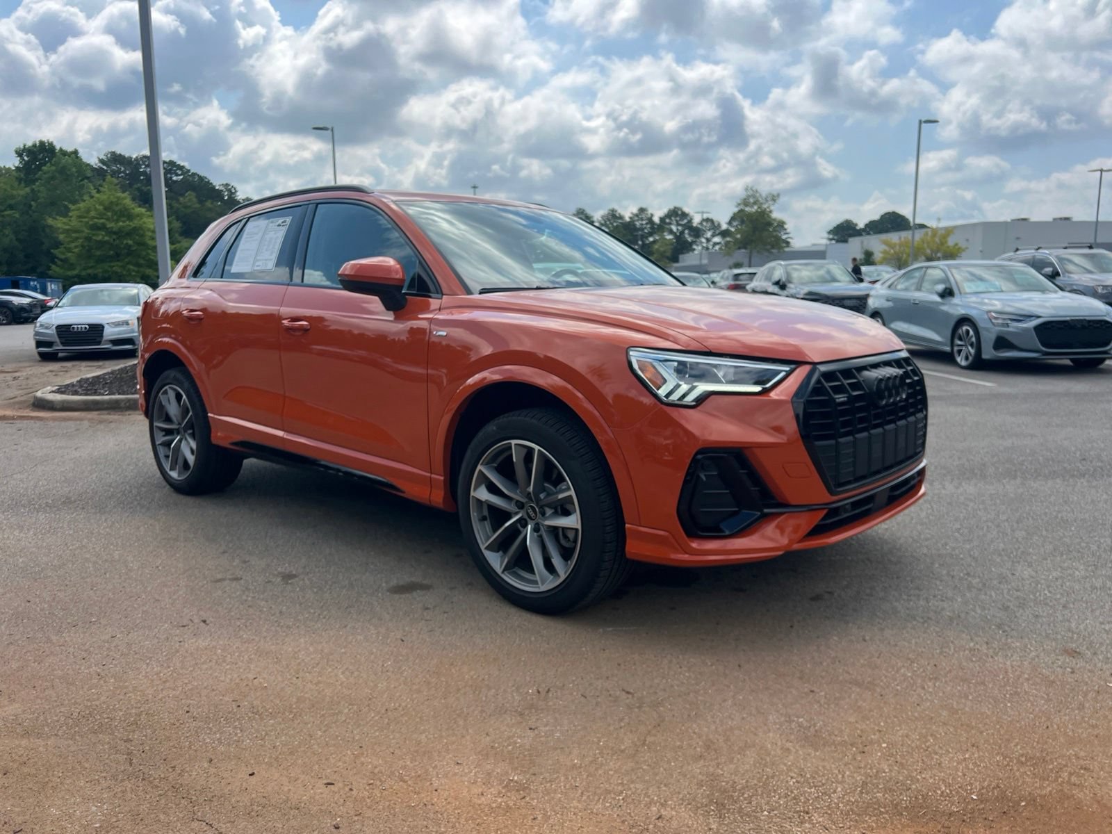Used 2025 Audi Q3 2.0T Premium w/ Convenience Package AWD/4WD image 3